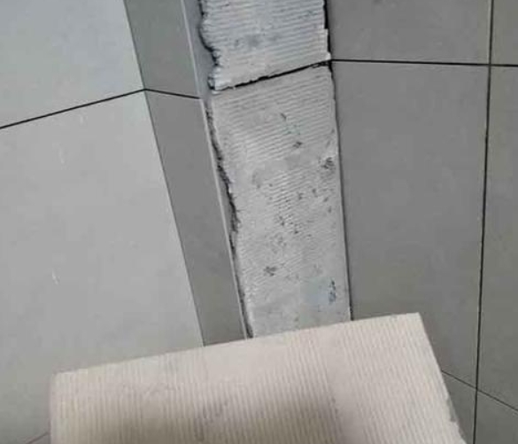 朔州瓷砖空鼓维修公司分享下厨房瓷砖脱落的补救措施。